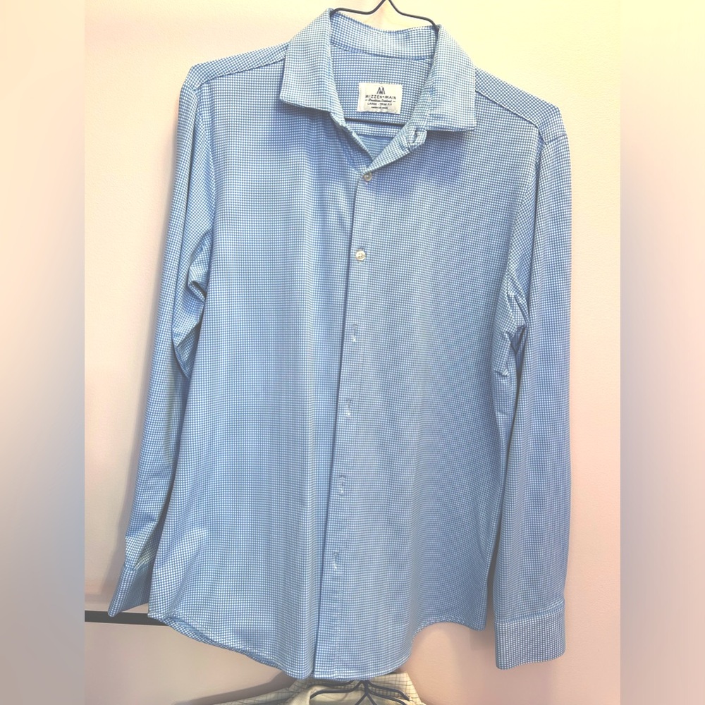 Mizzen & Main great condition blue and white plaid stretch shirt